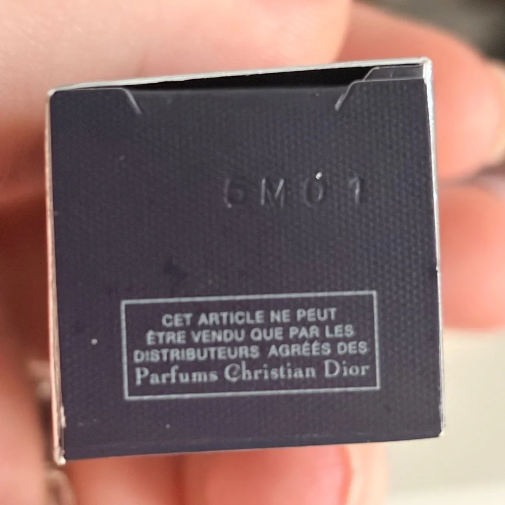 DIOR
Lip Glow Oil Hydrating High-Shine Gloss- 081 Latte Glaze - Picture 3 of 5